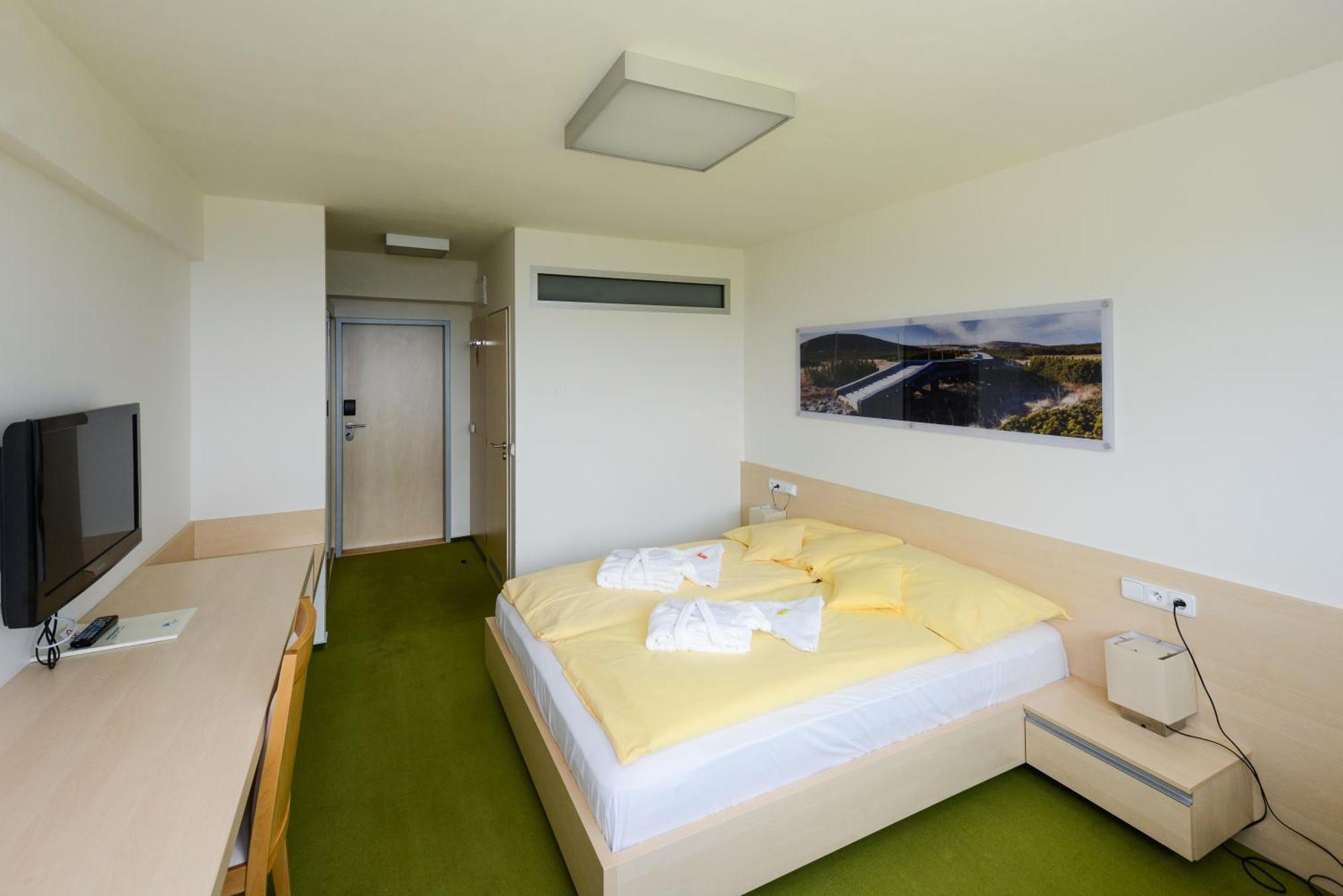 Horsky Hotel Friesovy Boudy Strazne Ruang foto