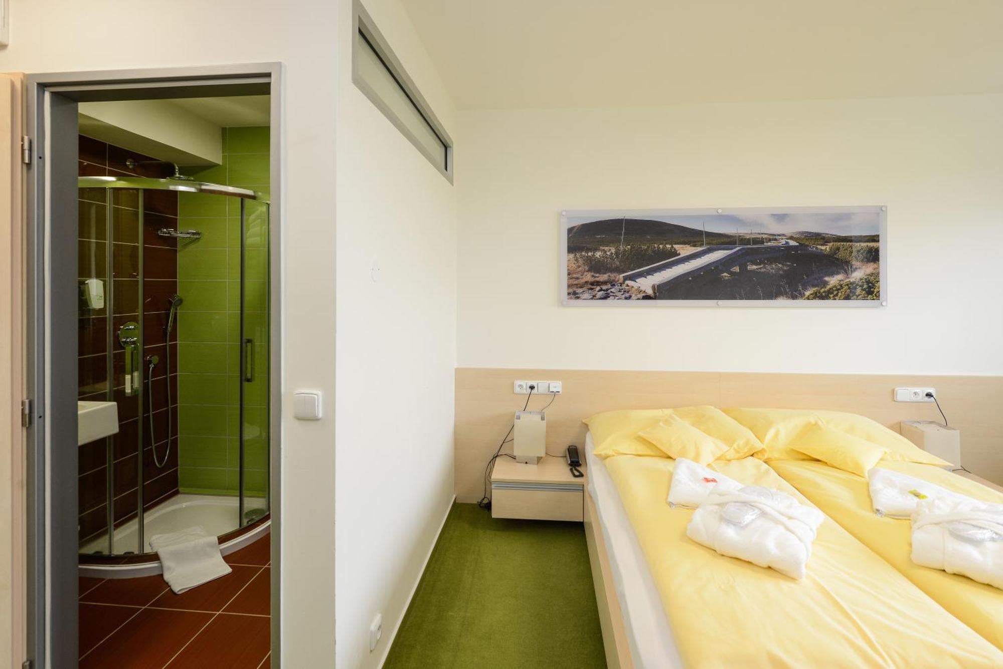 Horsky Hotel Friesovy Boudy Strazne Ruang foto