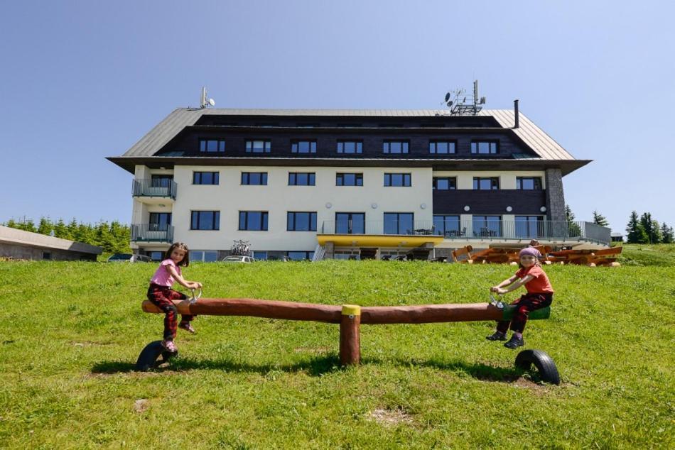Horsky Hotel Friesovy Boudy Strazne Bagian luar foto