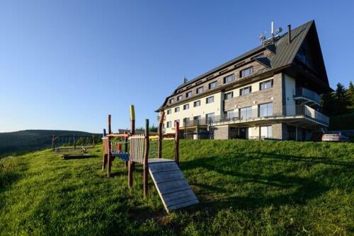 Horsky Hotel Friesovy Boudy Strazne Bagian luar foto